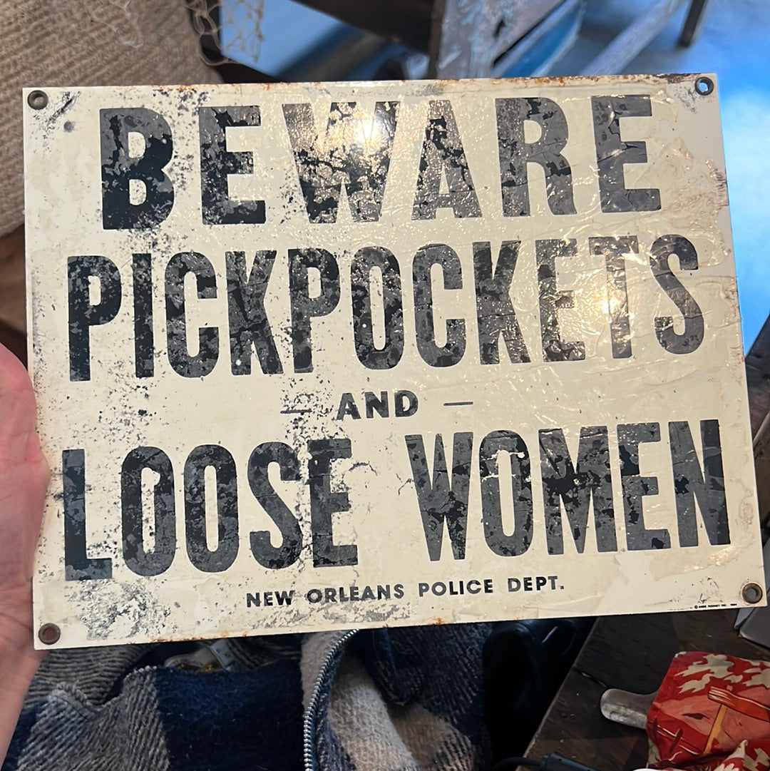 Beware pickpockets sign