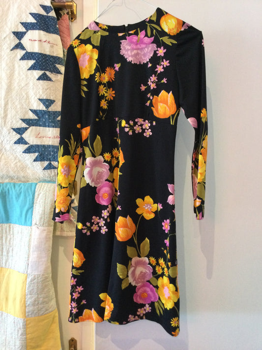 VTG Long Sleeve Hawaiian Floral Dress (Black)
