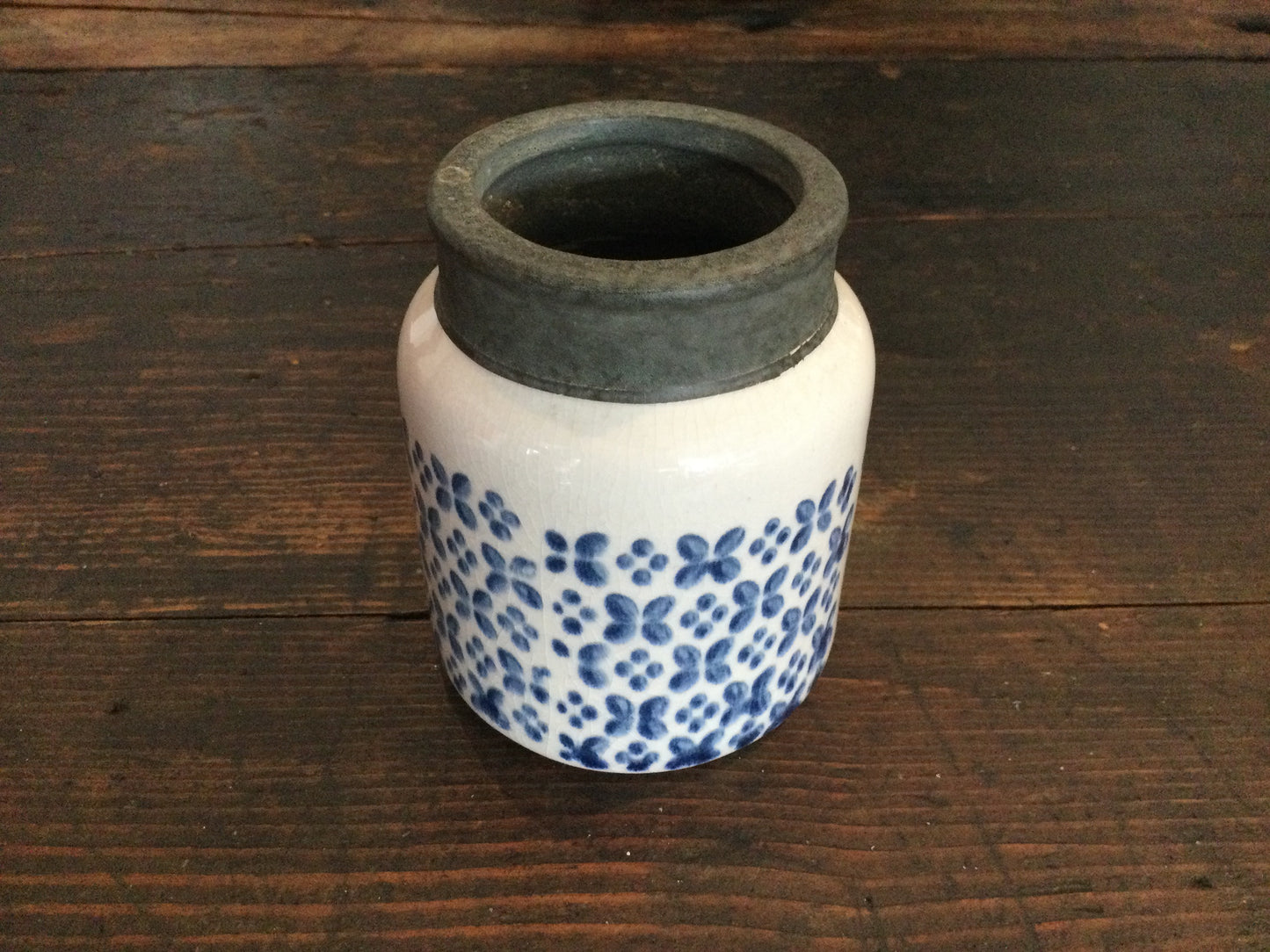 Blue & white mini pot
