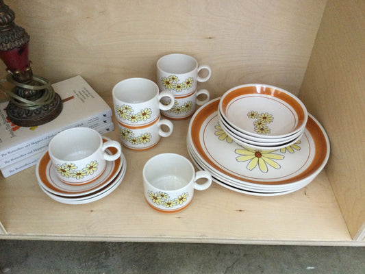 Daisy Dish Set