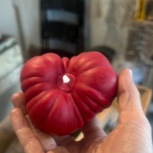Heirloom tomato candle